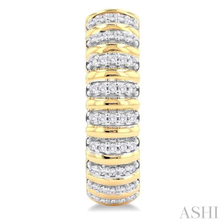 1/4 ctw Ribbed Round Cut Diamond Half Hoop Earring in 14K Yellow Gold