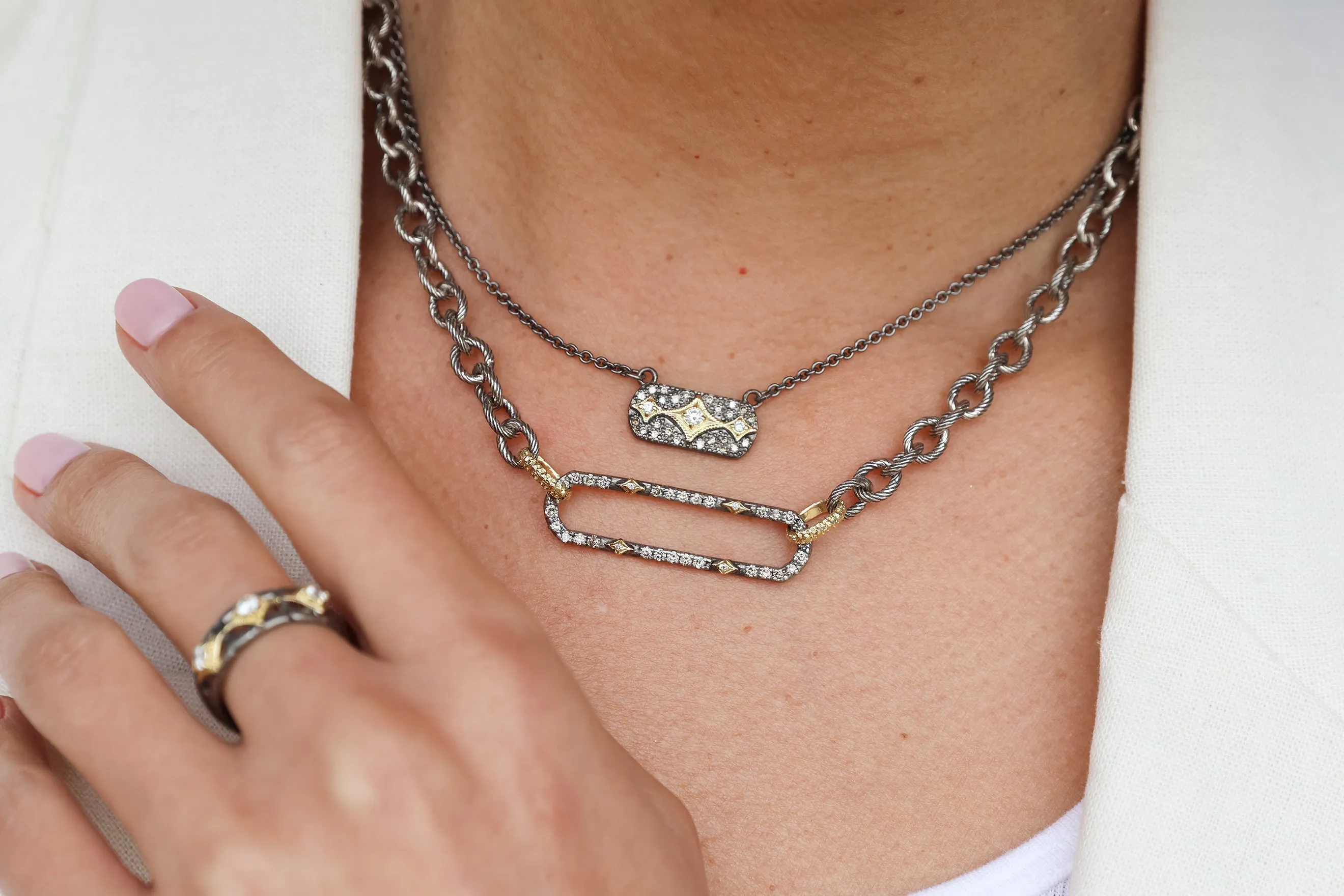 17" CHAIN LINK NECKLACE WITH PAVE PAPERCLIP