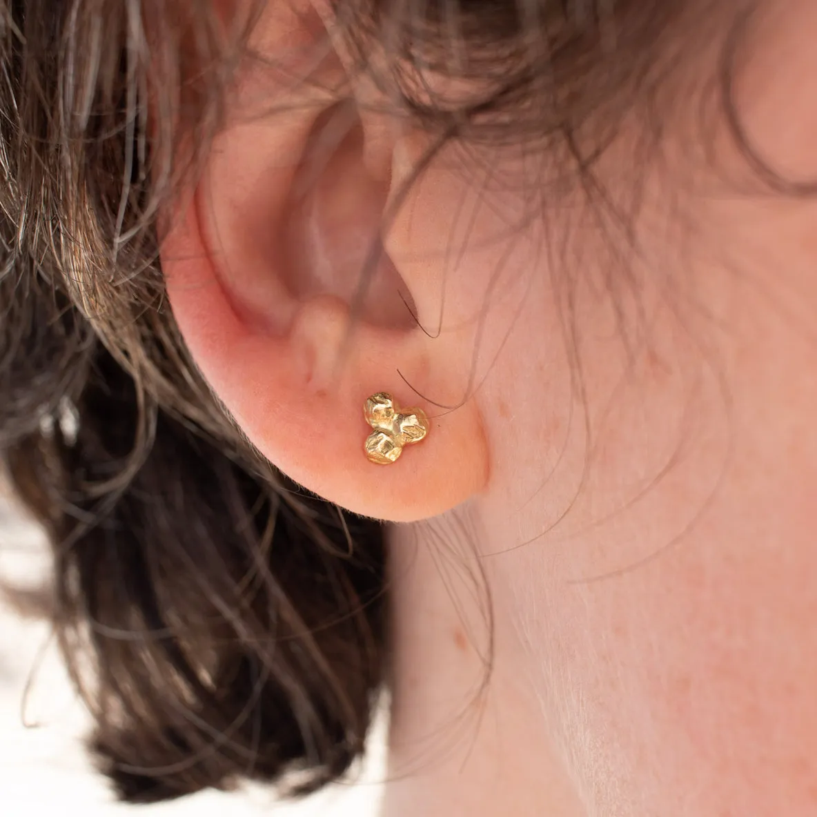 18kt Hand Carved Small Link Hoops with Diamond