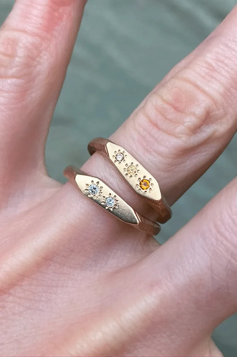 Alexandra Dodds Gemmy Mountain Signets Triple Gem - Gold Shades Of Yellow