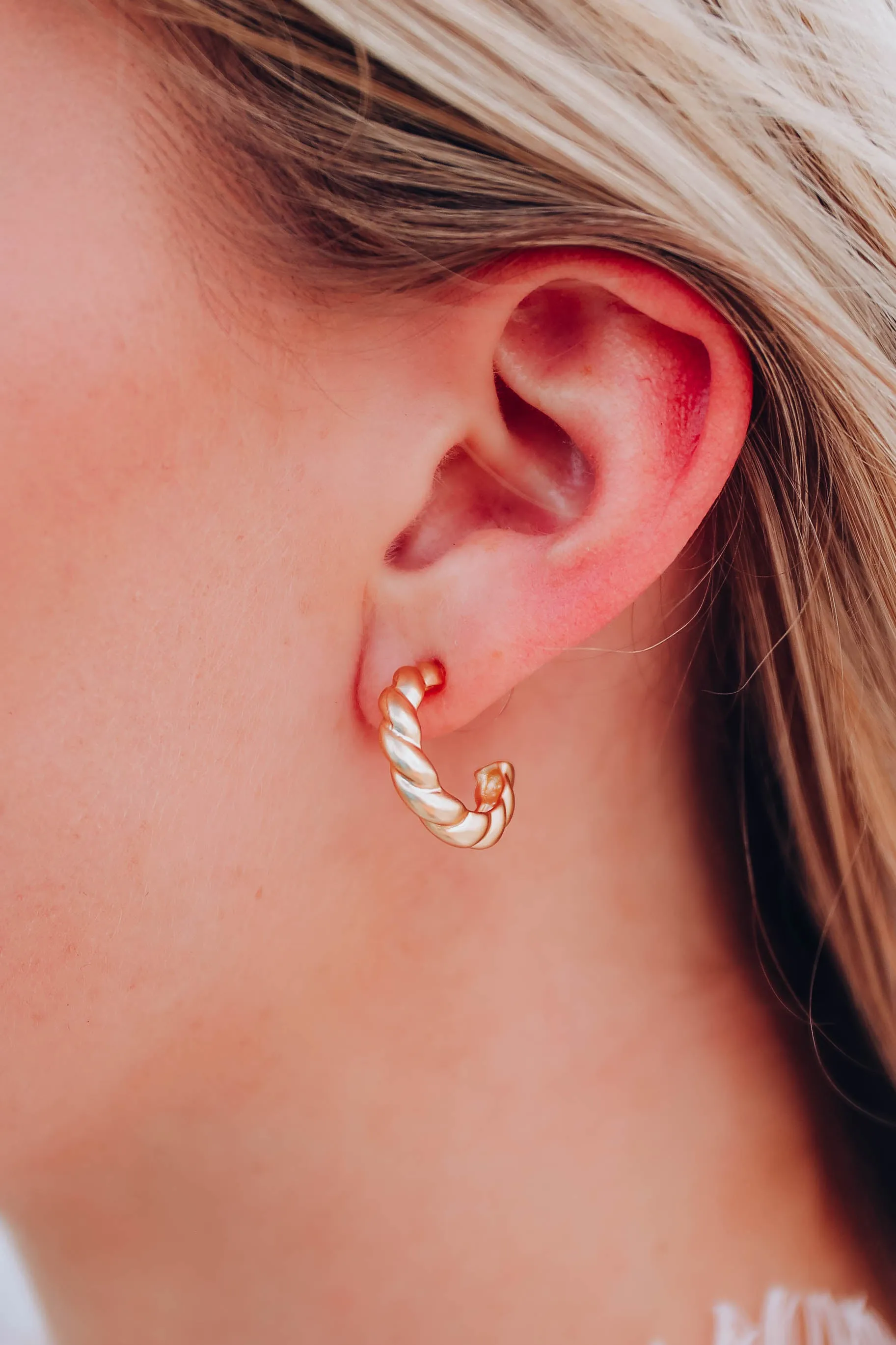 Andrea Twisted Hoop Earrings - Gold
