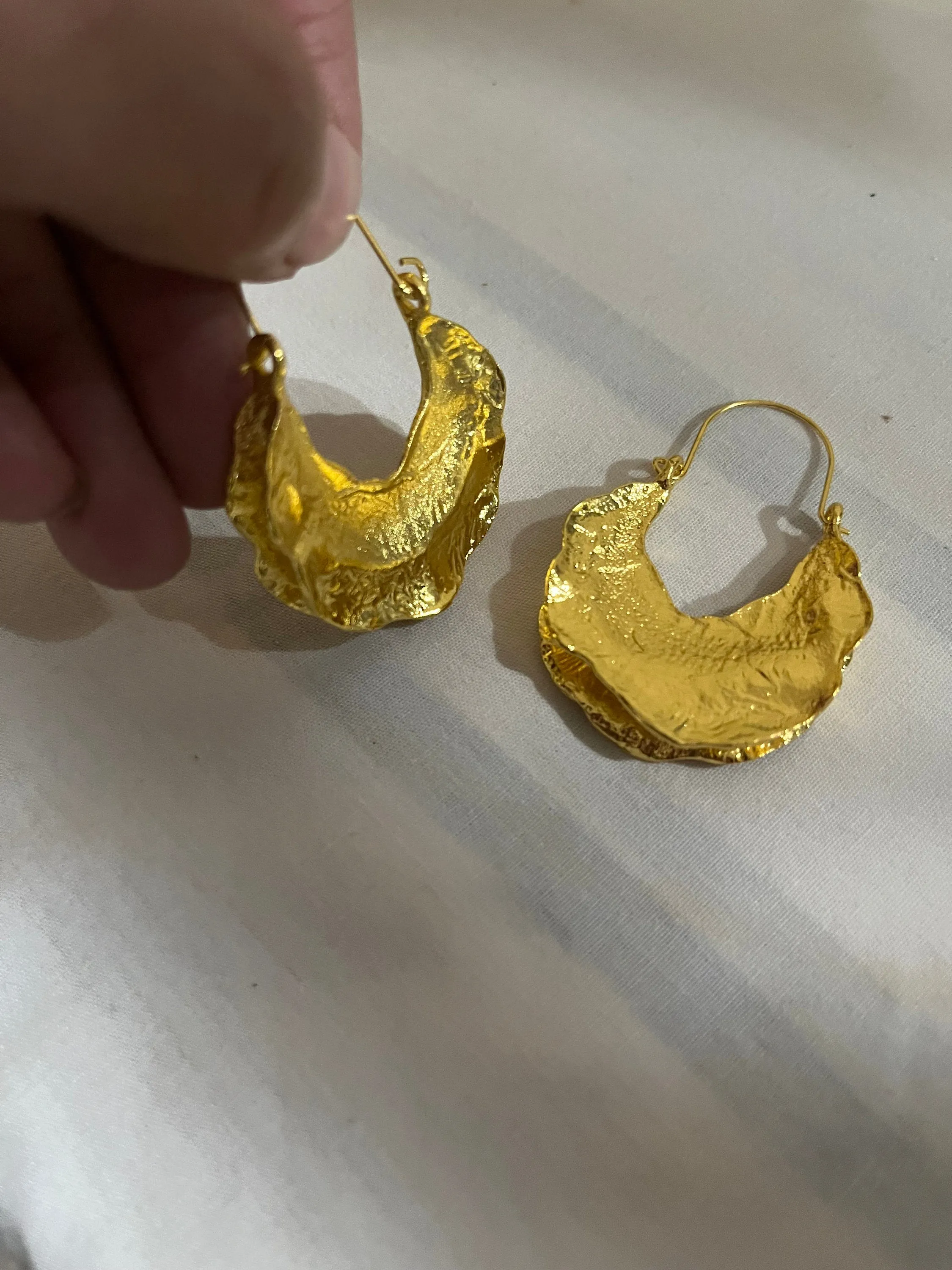 Chunky gold hoops , big vintage style gold earring , chunky gold earring , geometric gold earring ,