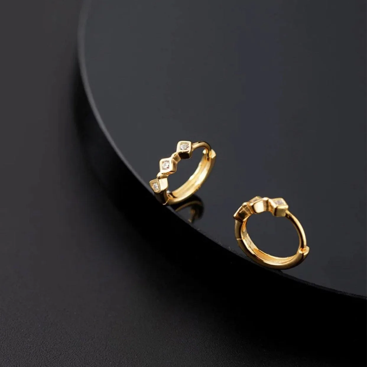 CZ Diamond Shape Huggies Hoop earrings-SH017