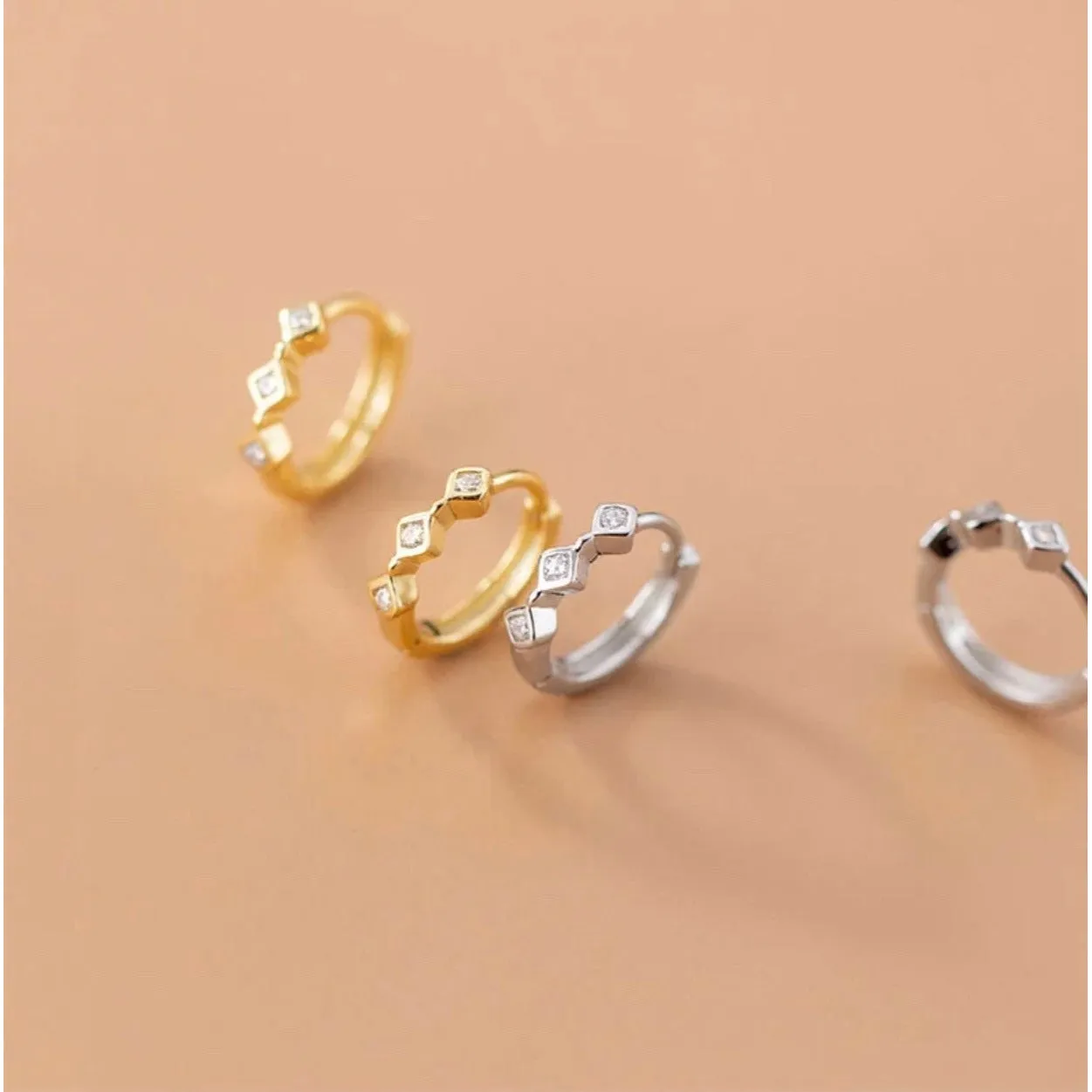 CZ Diamond Shape Huggies Hoop earrings-SH017