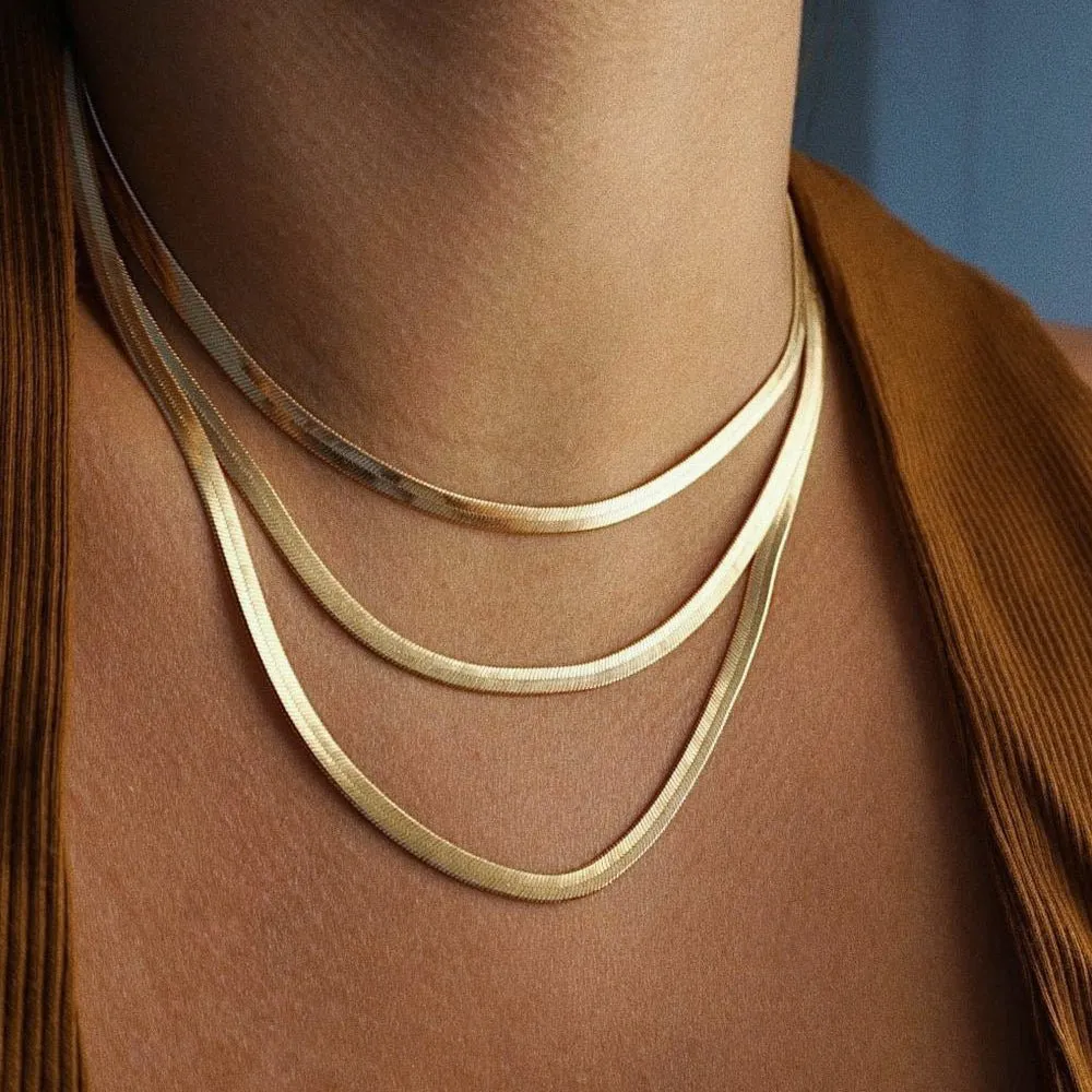 HAILEY HERRINGBONE CHAIN NECKLACE, MEDIUM - GOLD