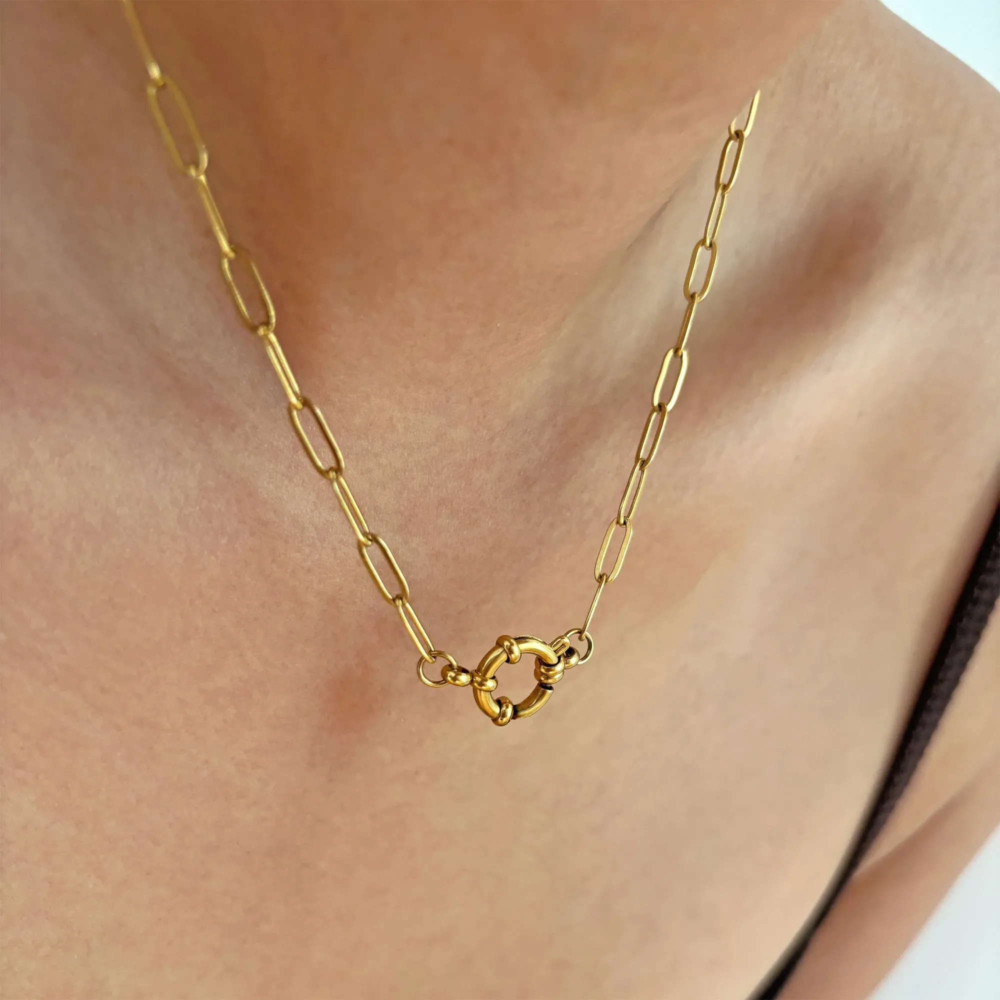 KELLY GOLD PAPERCLIP CHAIN CHARM NECKLACE