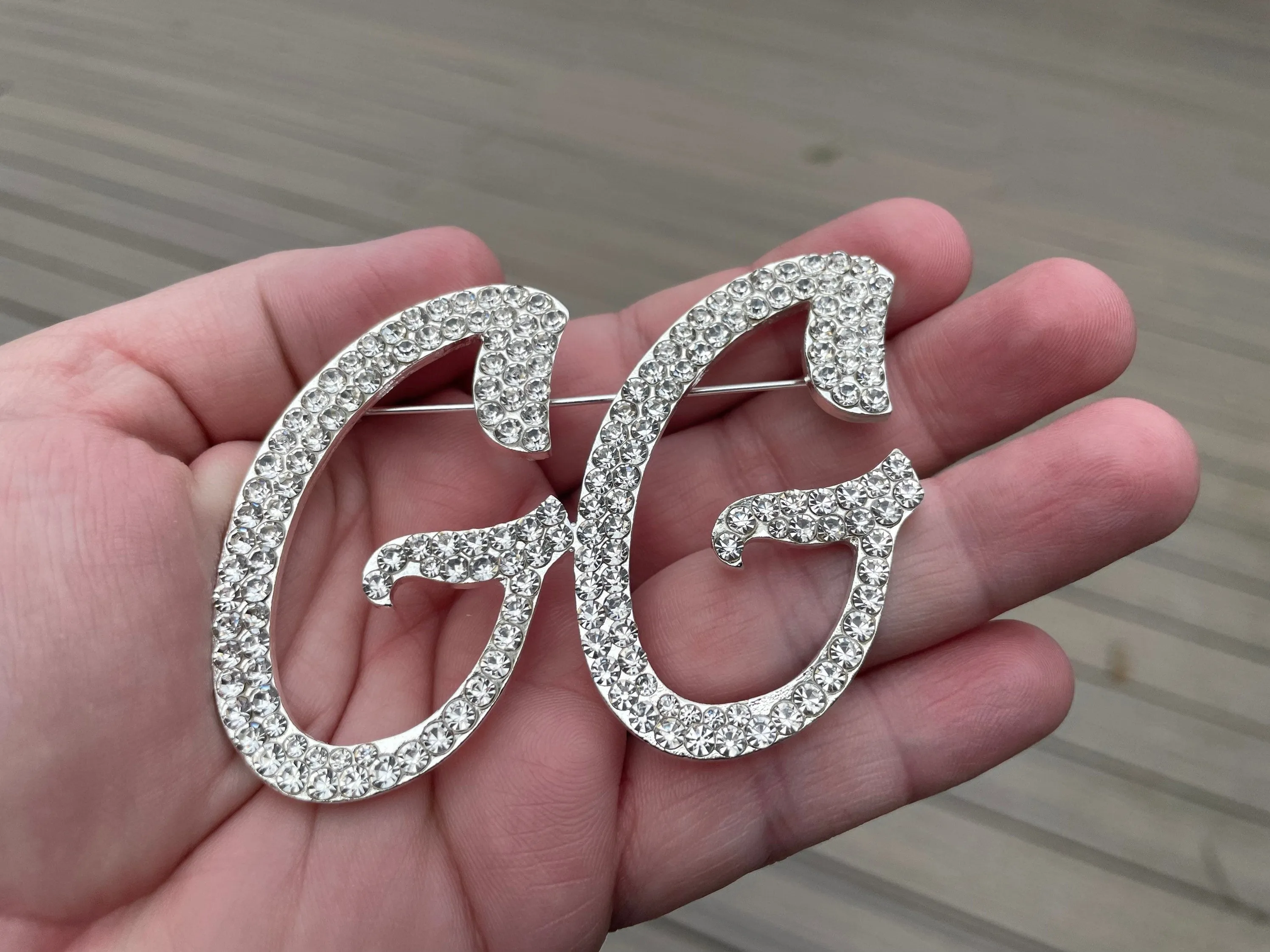 Large Custom script GG Great Grandma brooch rhinestone pin jewelry new with velvet pouch 2.5” x 3”