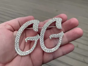 Large Custom script GG Great Grandma brooch rhinestone pin jewelry new with velvet pouch 2.5” x 3”