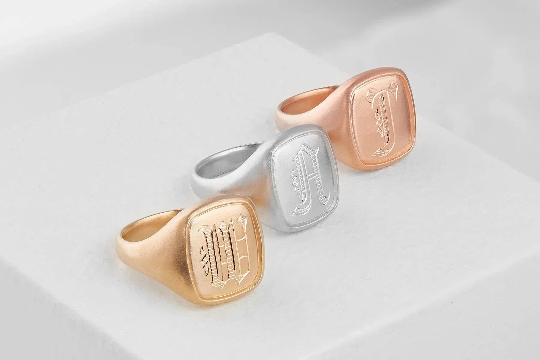 Men's Cushion Signet Ring in Yellow Gold