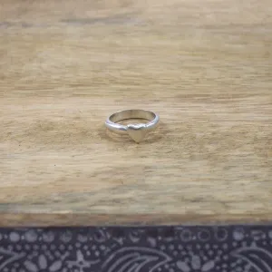 Pequeño Heart Pinky Ring in Sterling Silver
