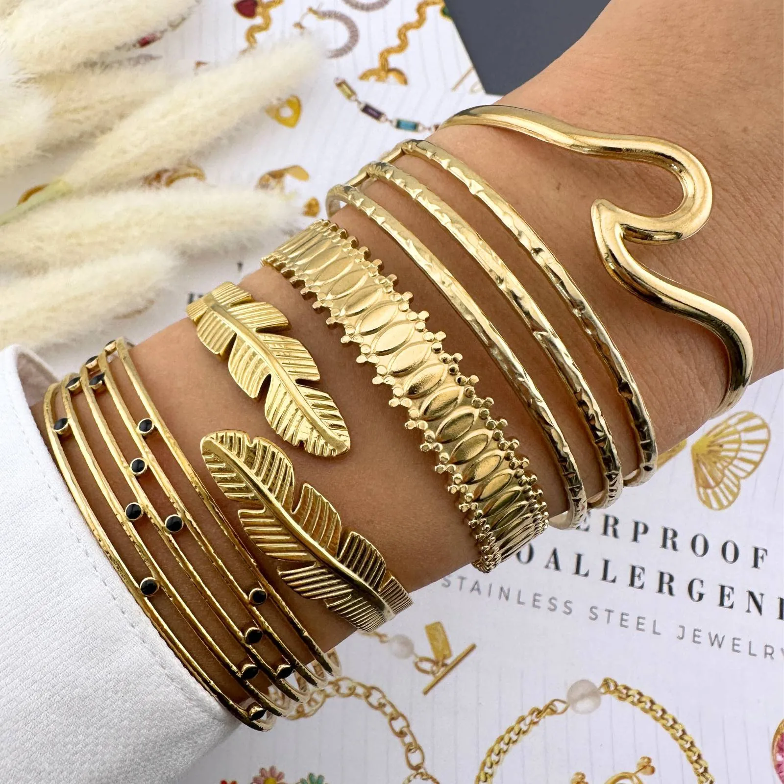 Radiant Striped Gold Cuff – 18K Gold