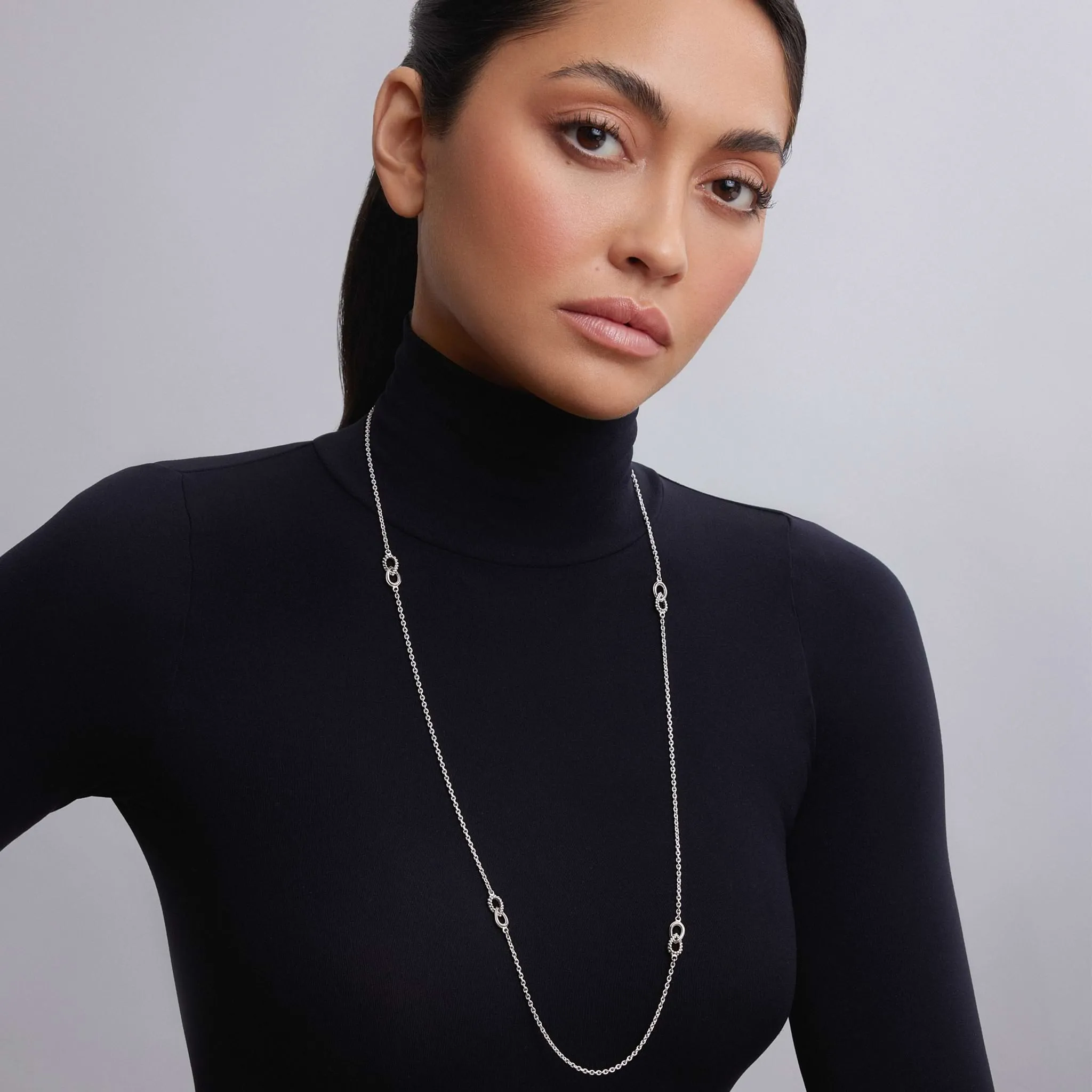 Signature Caviar Fluted Link Station Necklace