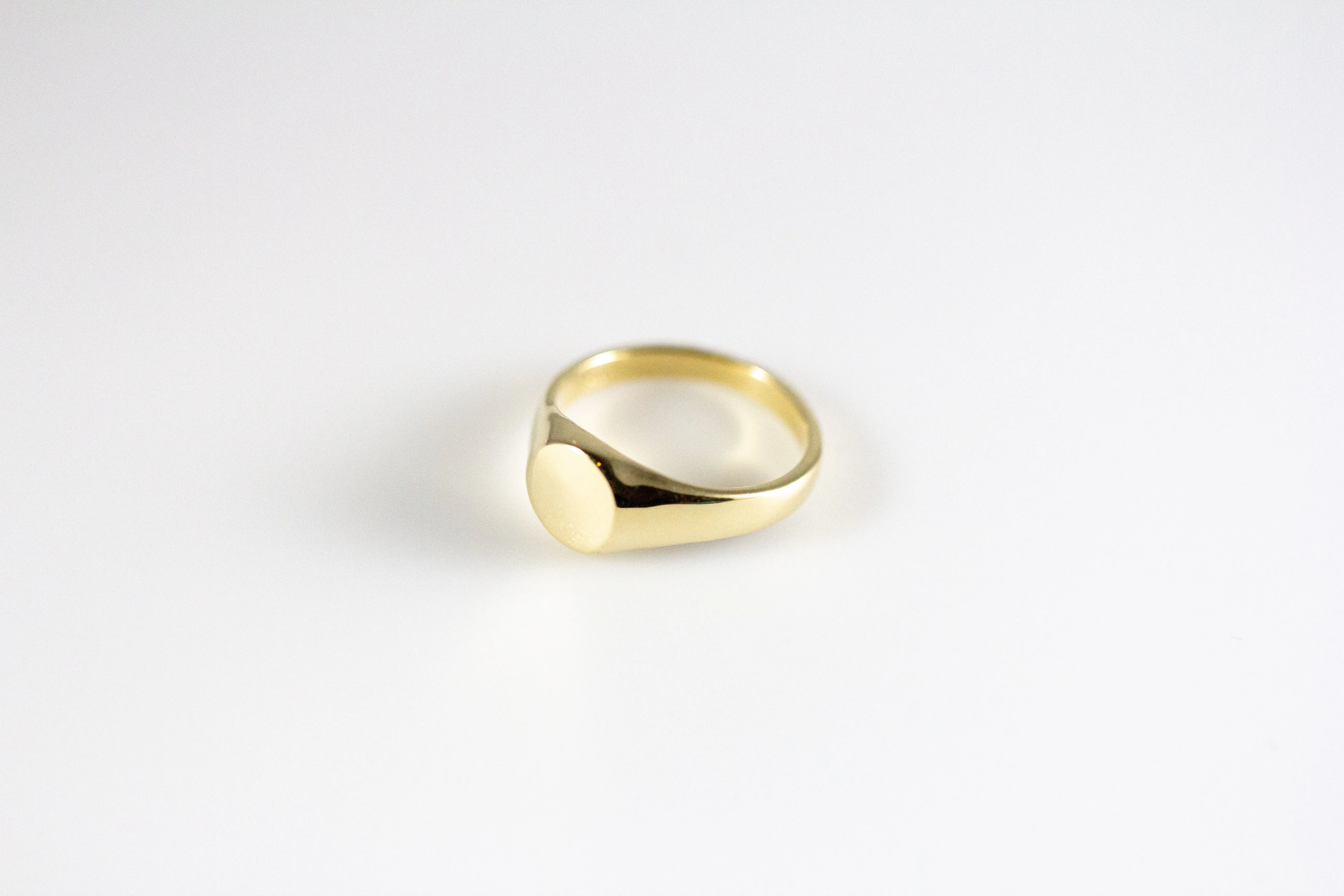 SIGNET: REFLECTION - round (s)
