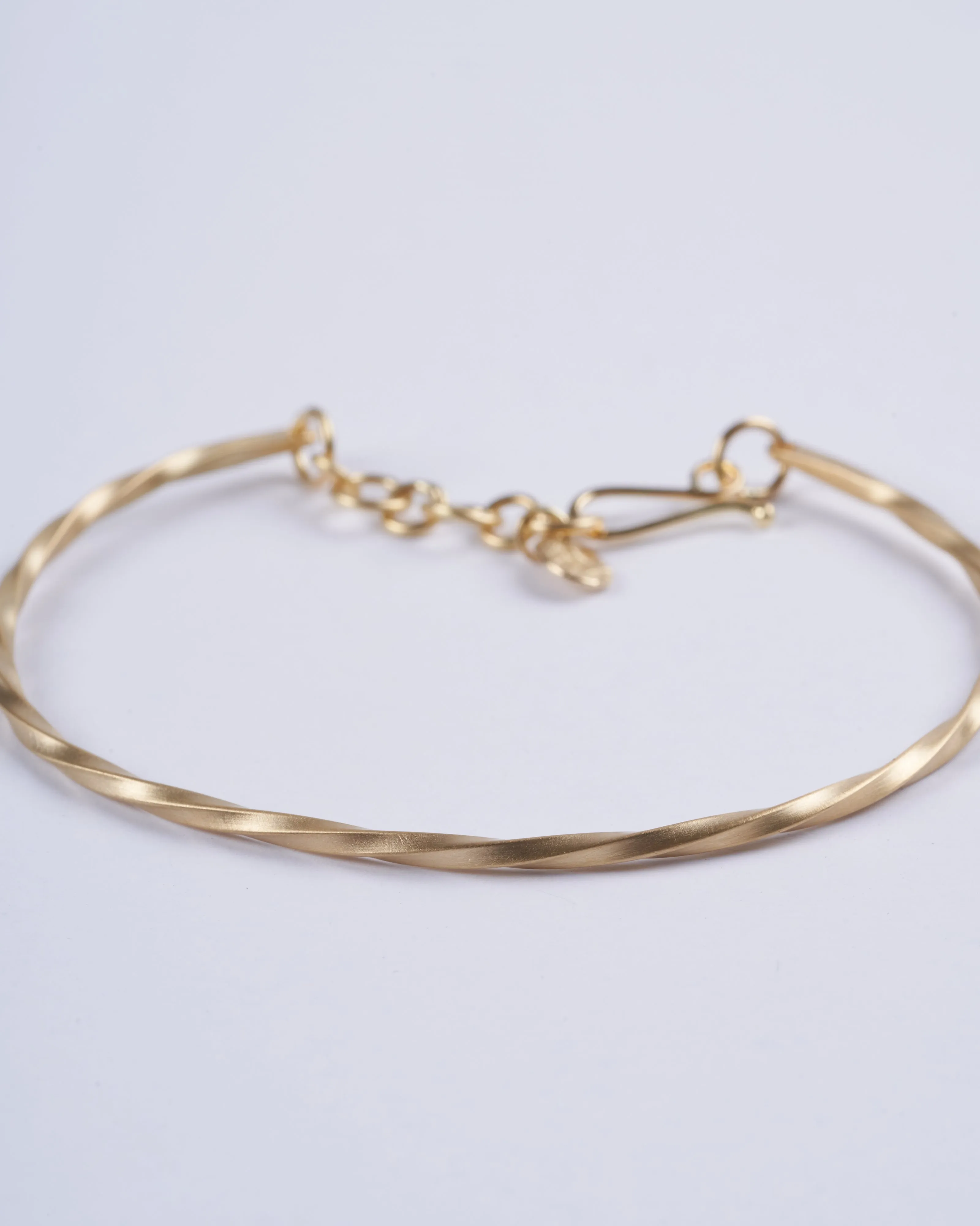 thin bias cuff 18k yg - gold