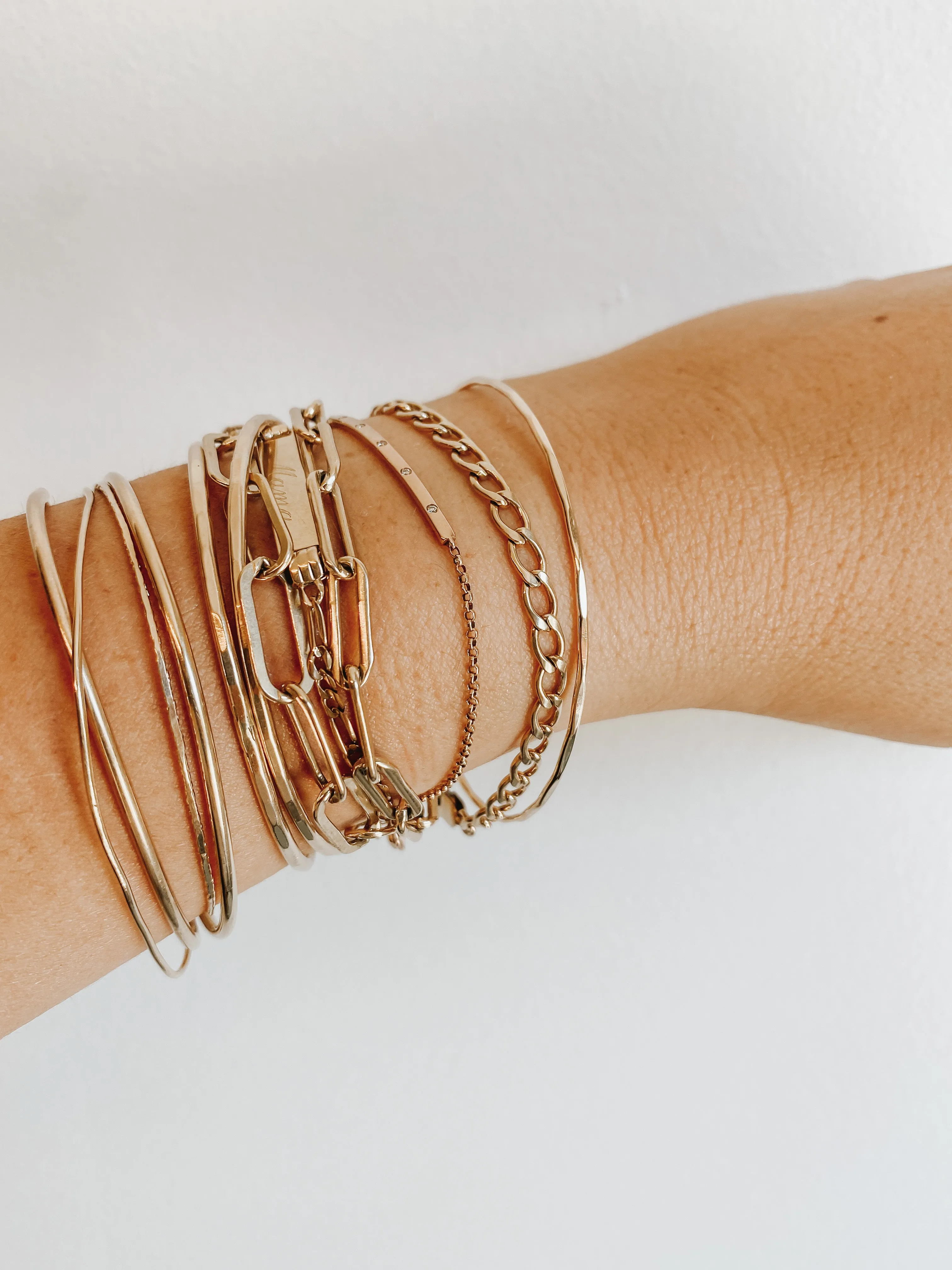 THIN HAMMERED BANGLE