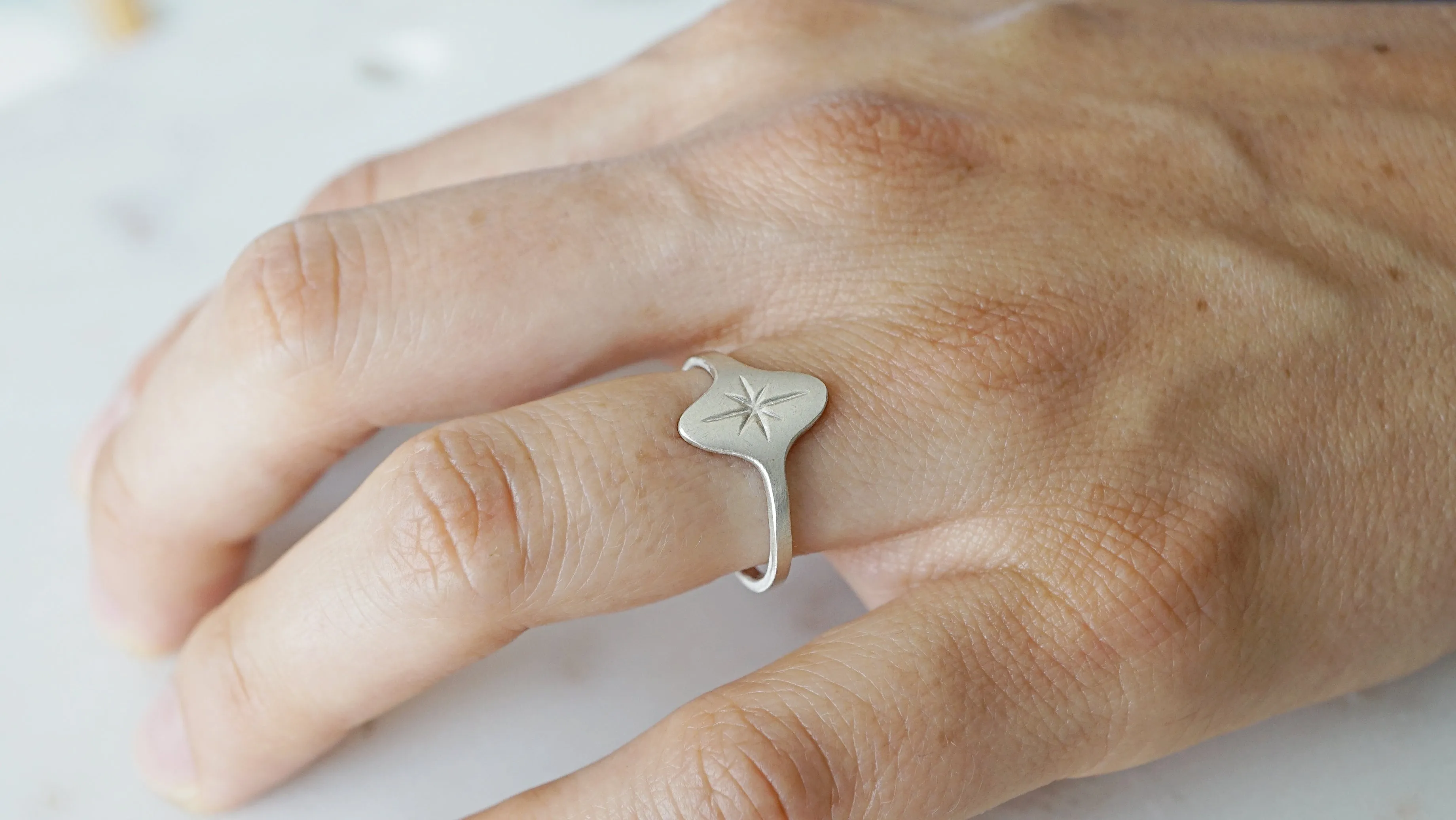 Étoile signet ring in Sterling Silver
