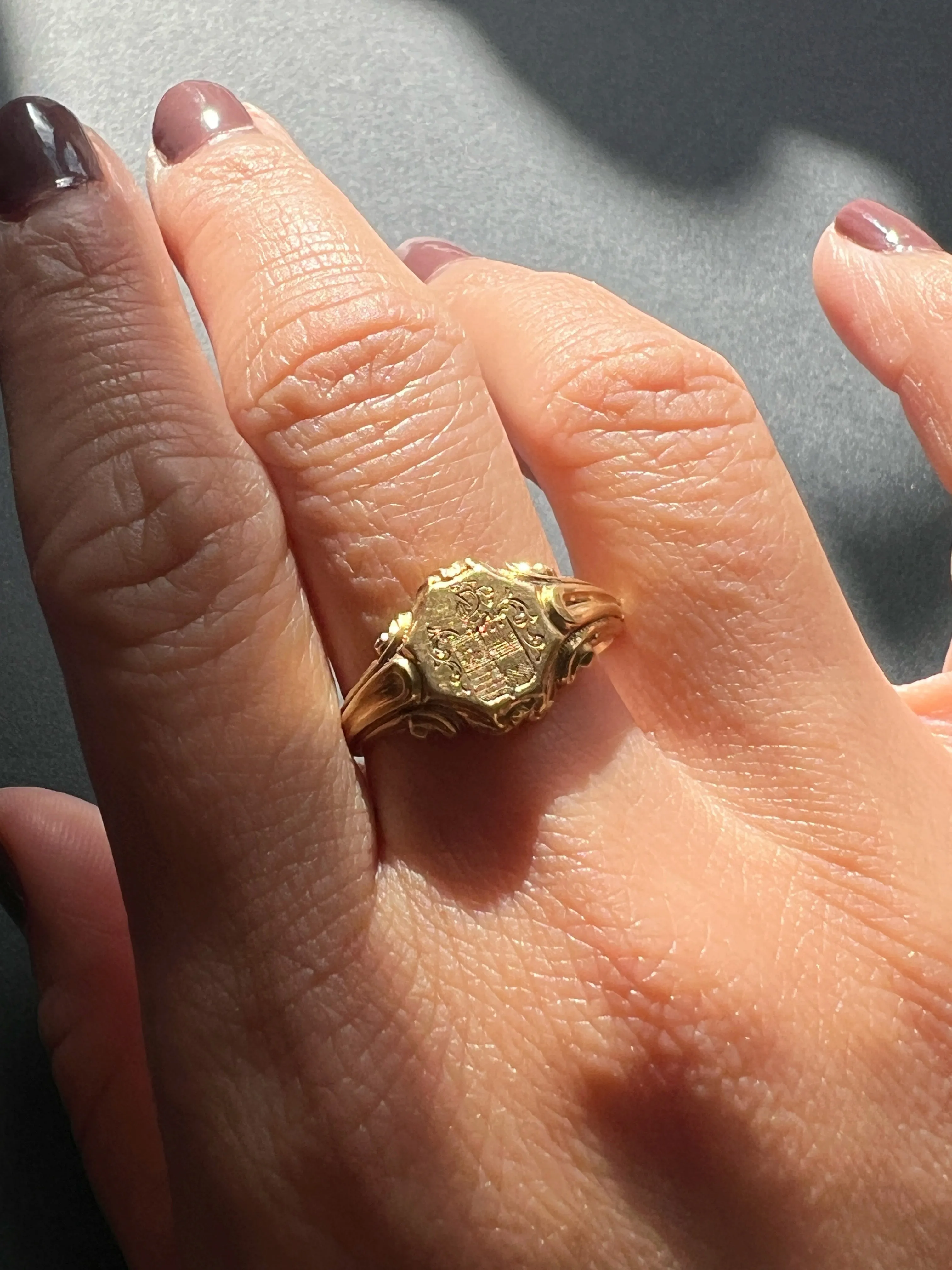 Victorian era 18K Yellow Gold Signet Ring with Coat of Arms
