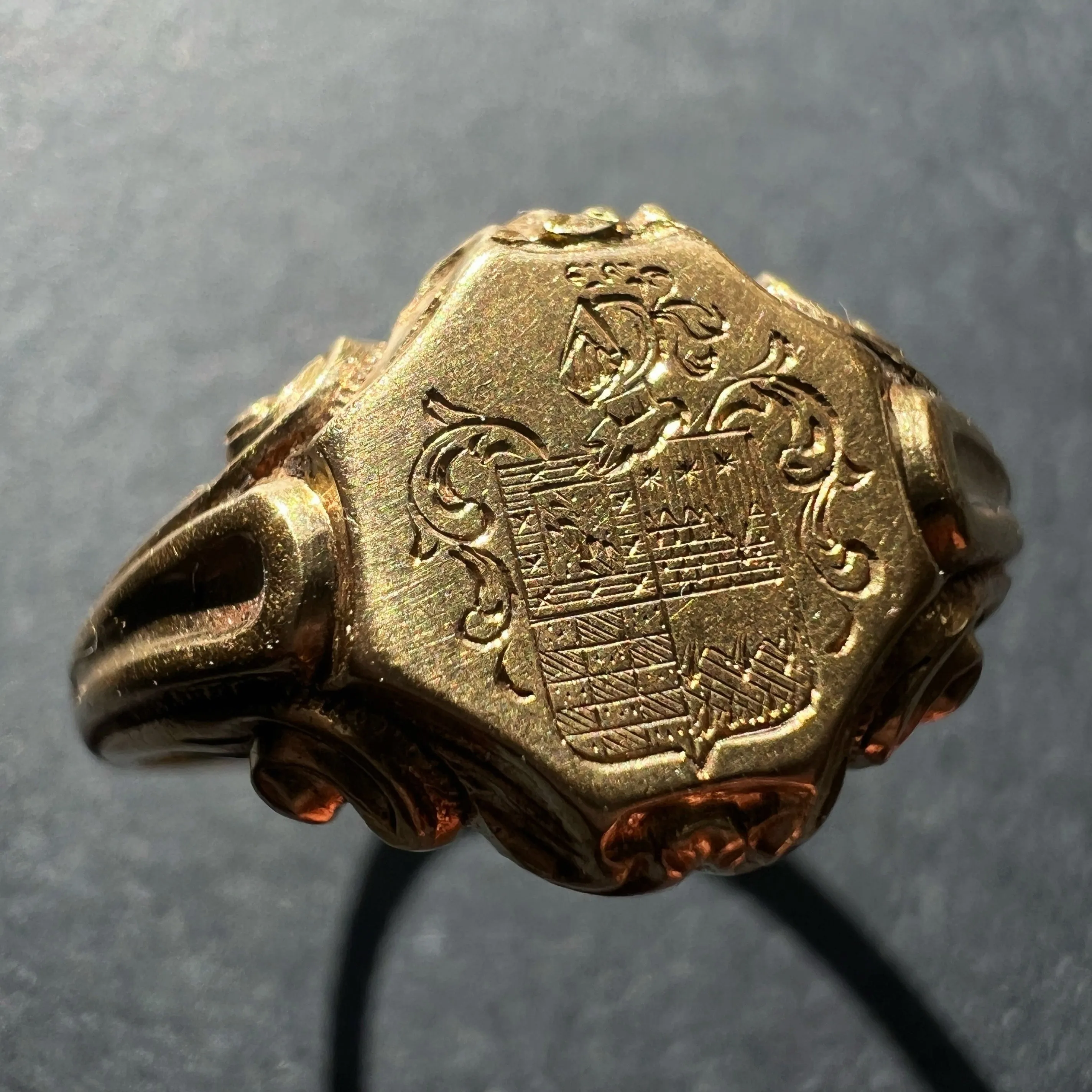 Victorian era 18K Yellow Gold Signet Ring with Coat of Arms