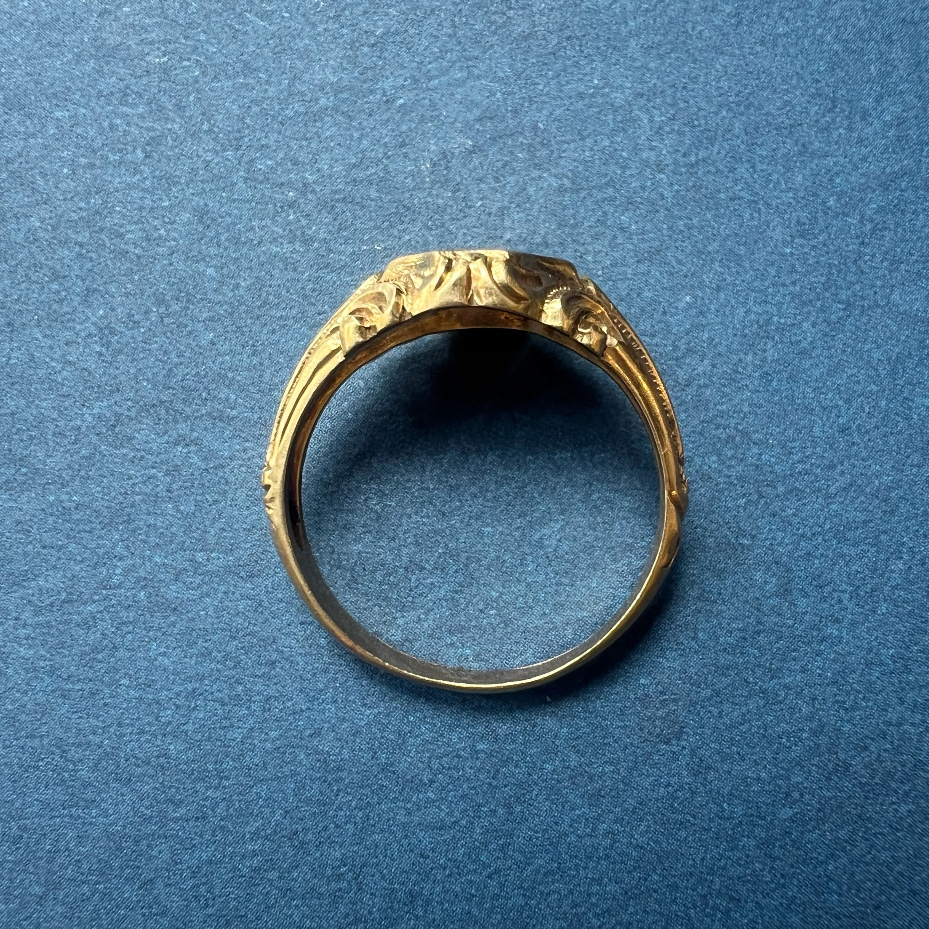 Victorian era 18K Yellow Gold Signet Ring with Coat of Arms