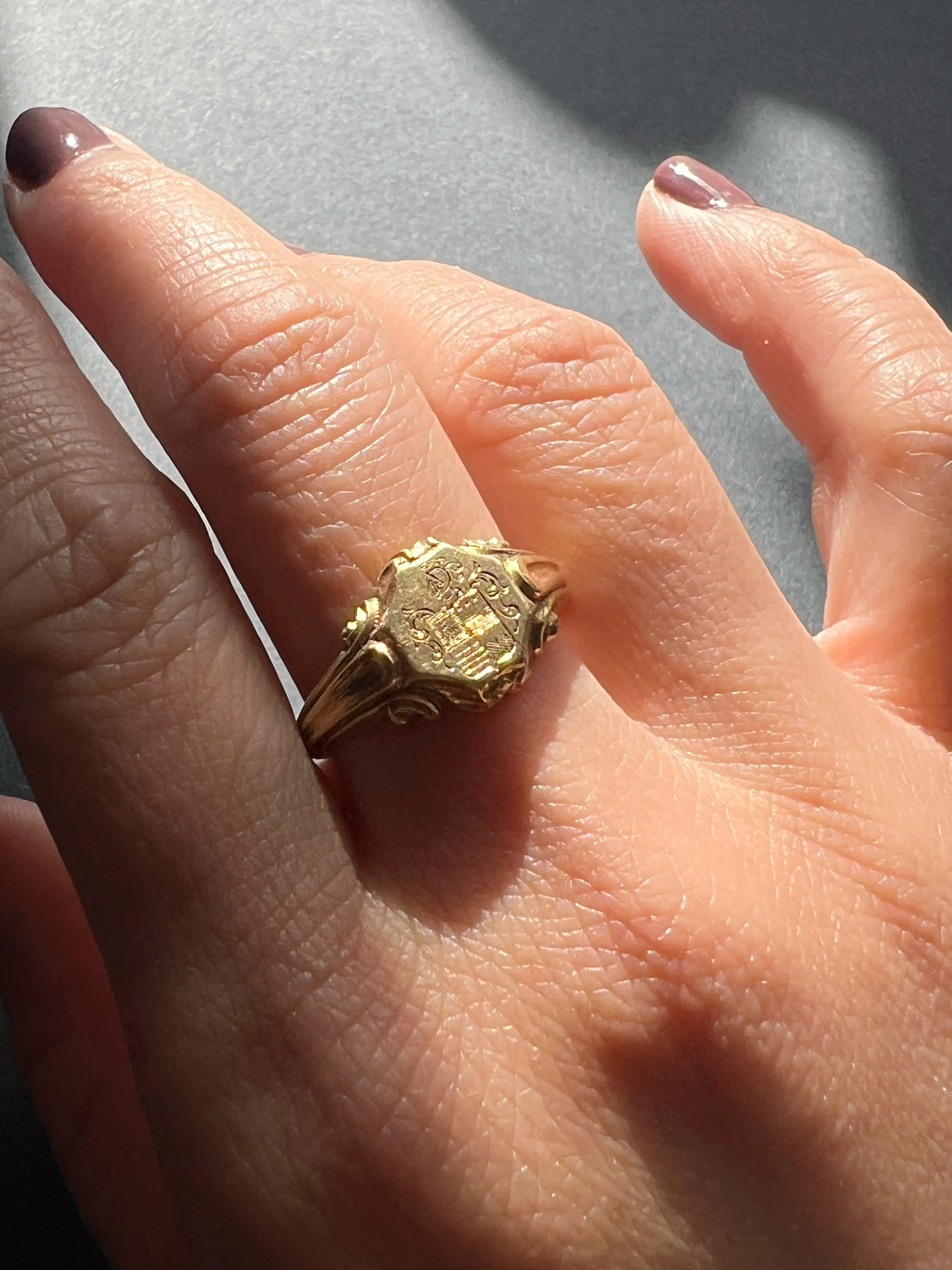 Victorian era 18K Yellow Gold Signet Ring with Coat of Arms