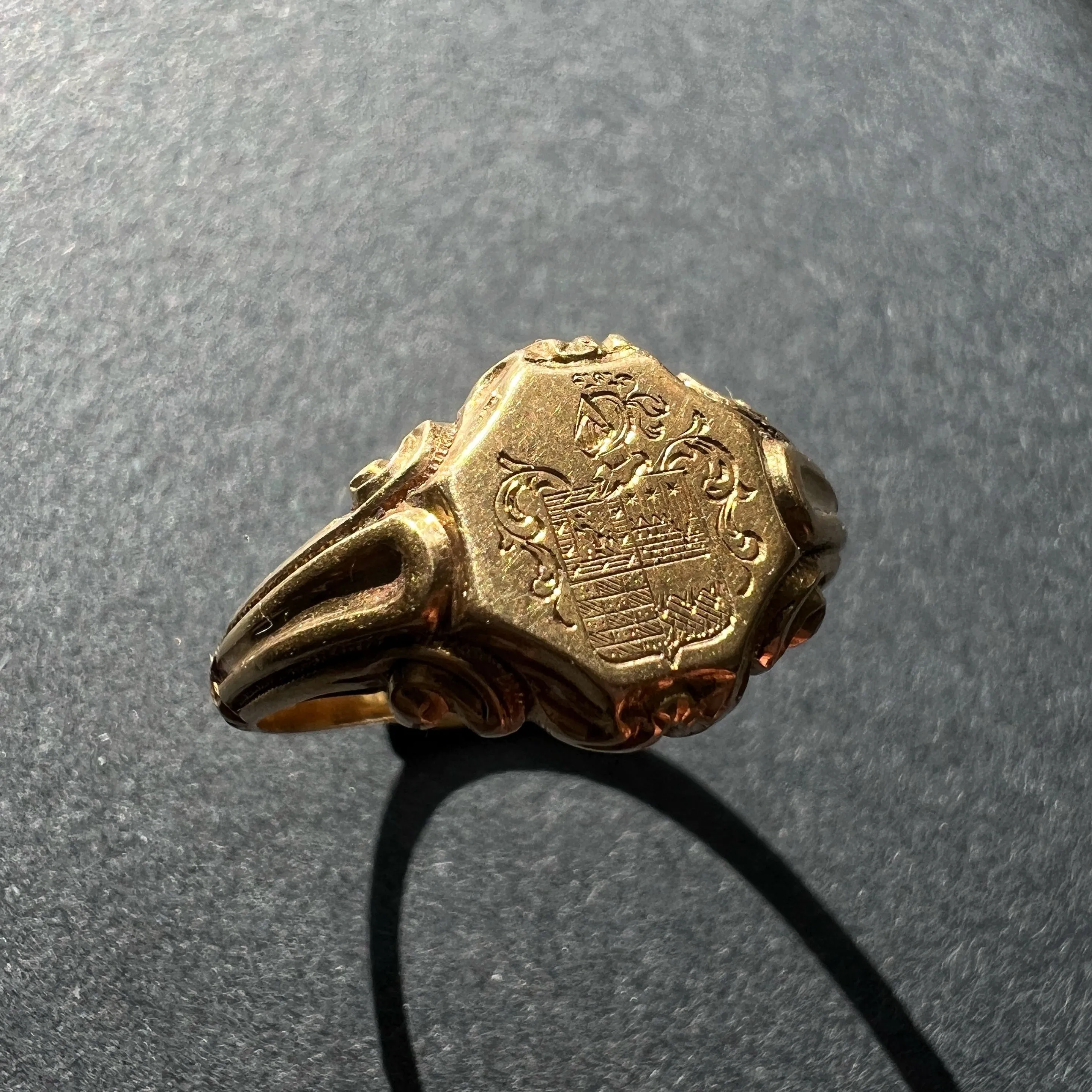 Victorian era 18K Yellow Gold Signet Ring with Coat of Arms